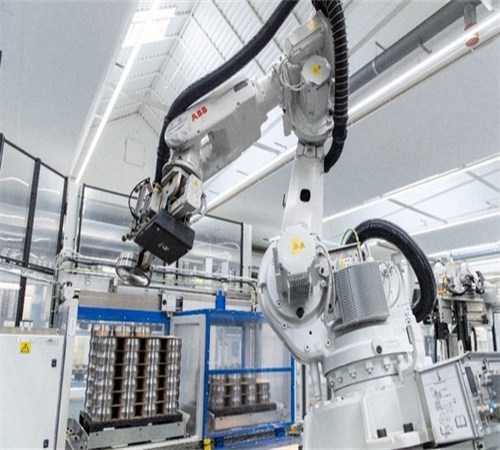 机器人产业井喷式增长 智能工厂大趋势成型