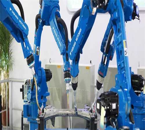 引进清洗机器人提升物业管理水平